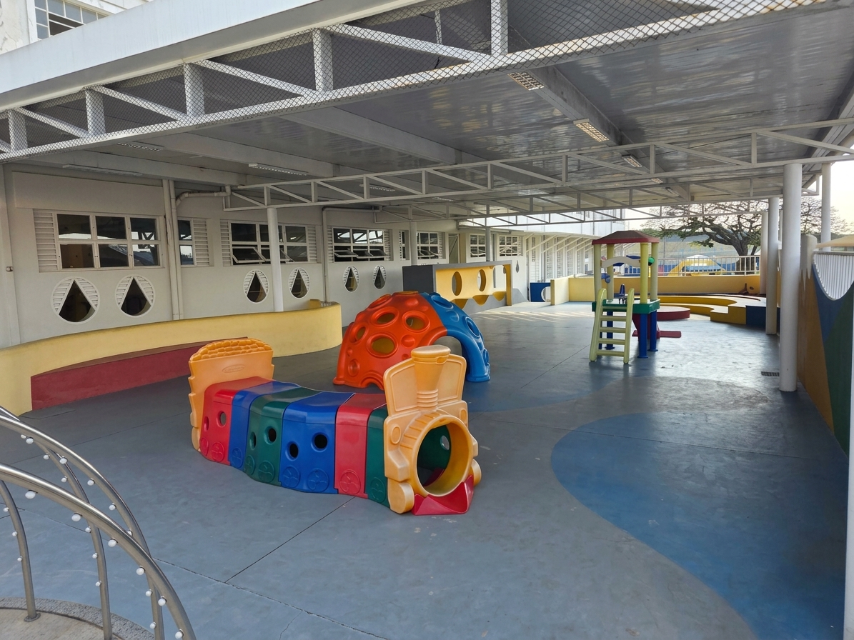 Parquinho Infantil e Espaço Recreativo Coberto